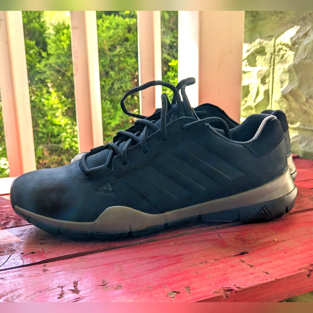 Adidas Anzit Dlx New FX9511, size 8 (M)/9.5 (W)